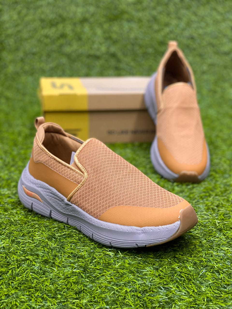 Sketcher Arch Fit Banlin MUSTARD