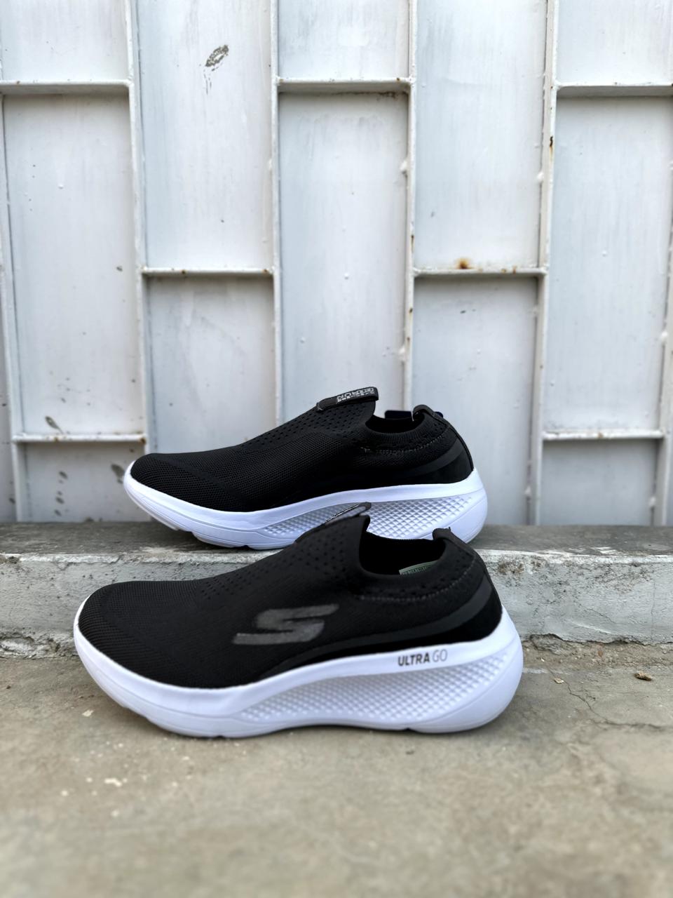 Sketcher ultra go "Black"