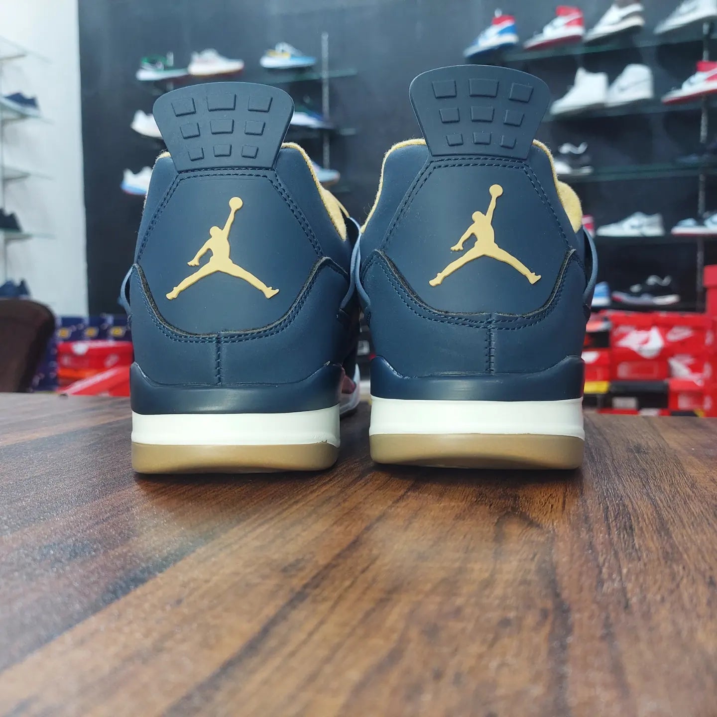 AJ4 MIDNIGHT NAVY/GOLD LEAF