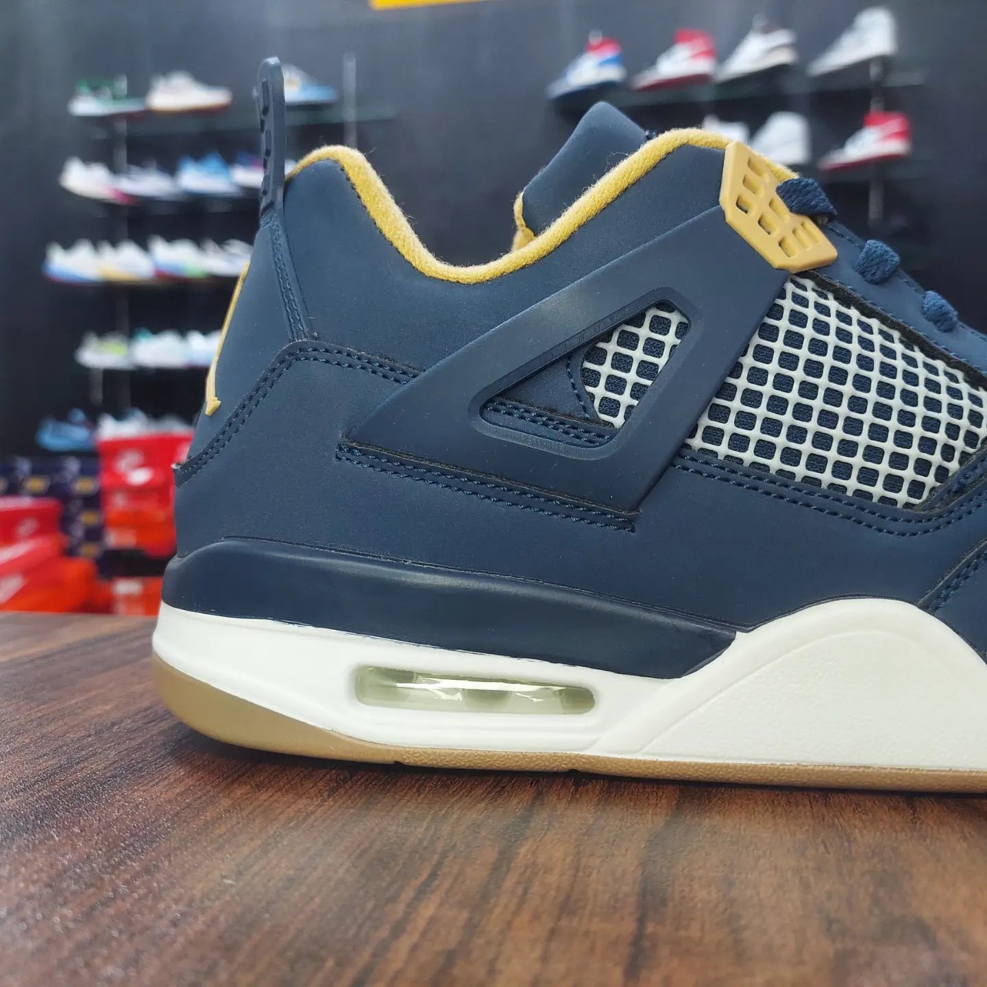 AJ4 MIDNIGHT NAVY/GOLD LEAF